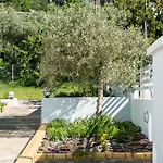 Olive Garden And アパート クリッシ・アモウディア